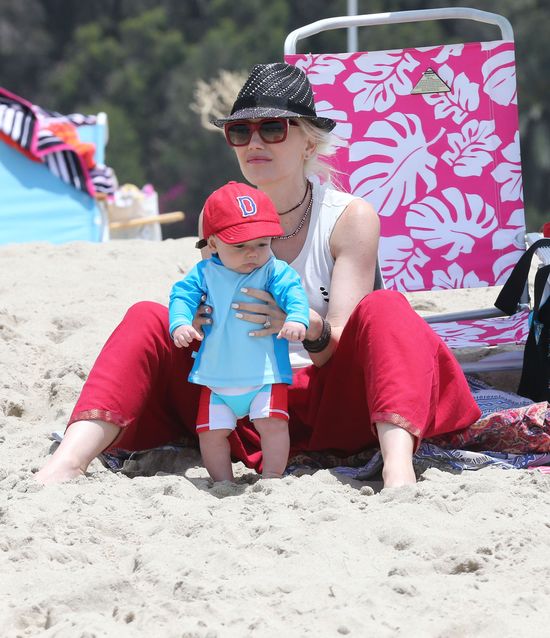 Ten maluch już się przyzwyczaja do paparazzi (FOTO) Ten maluch już się przyzwyczaja do paparazzi (FOTO)