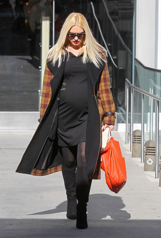 Wreszcie pokazała ciążowy brzuszek (FOTO)