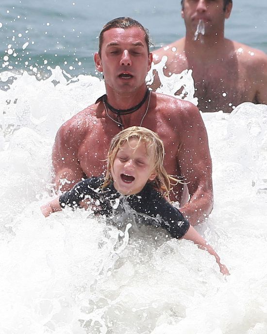 Ten maluch już się przyzwyczaja do paparazzi (FOTO) Ten maluch już się przyzwyczaja do paparazzi (FOTO)