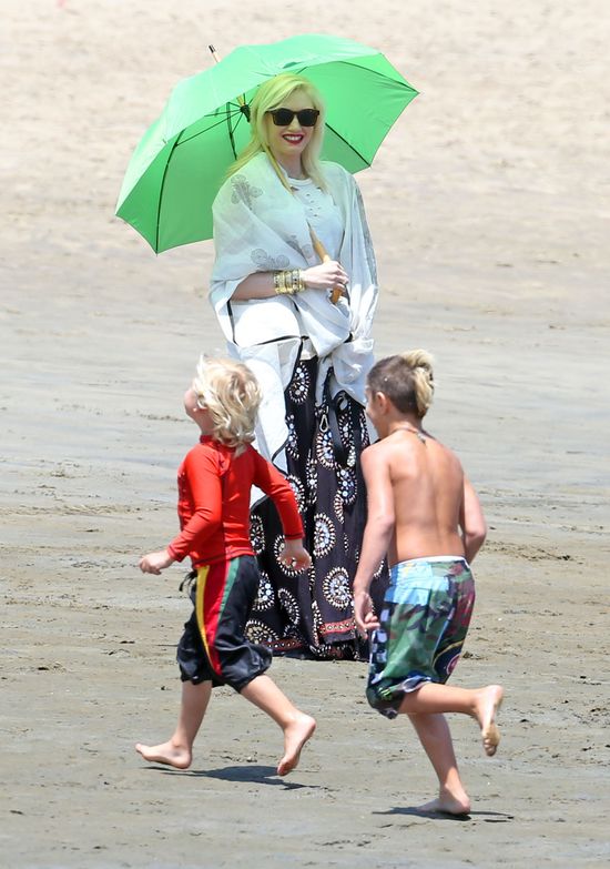 Gwen Stefani ukrywa się przed słońcem Gwen Stefani ukrywa się przed słońcem
