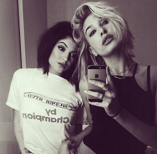 Justin Bieber spotyka się z przyjaciółką Jennerek (FOTO)