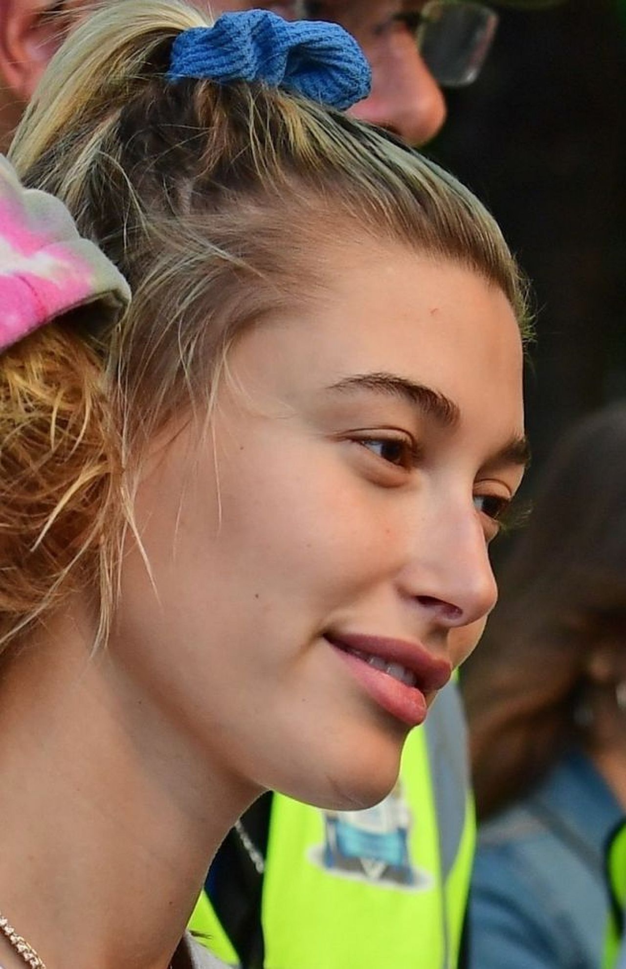 Hailey Baldwin piękną skórę zawdzięcza DZIWNEMU produktowi