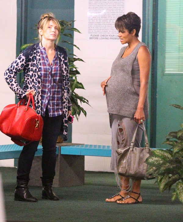 Halle Berry w mocno zaawansowanej ciąży (FOTO)