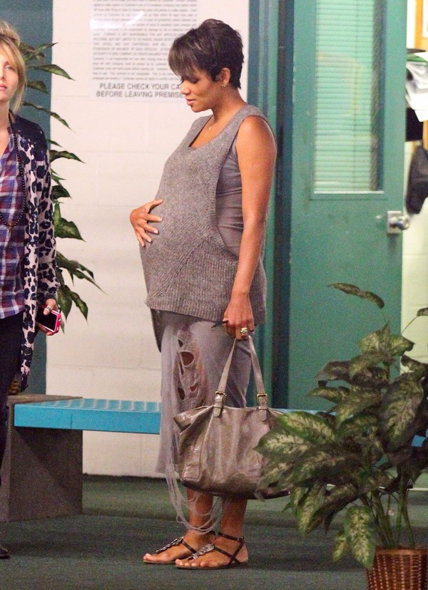 Halle Berry w mocno zaawansowanej ciąży (FOTO)
