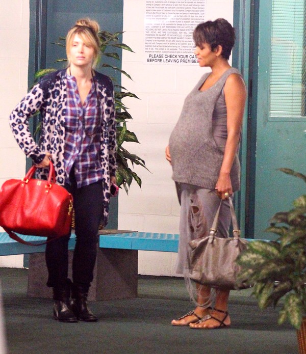 Halle Berry w mocno zaawansowanej ciąży (FOTO)