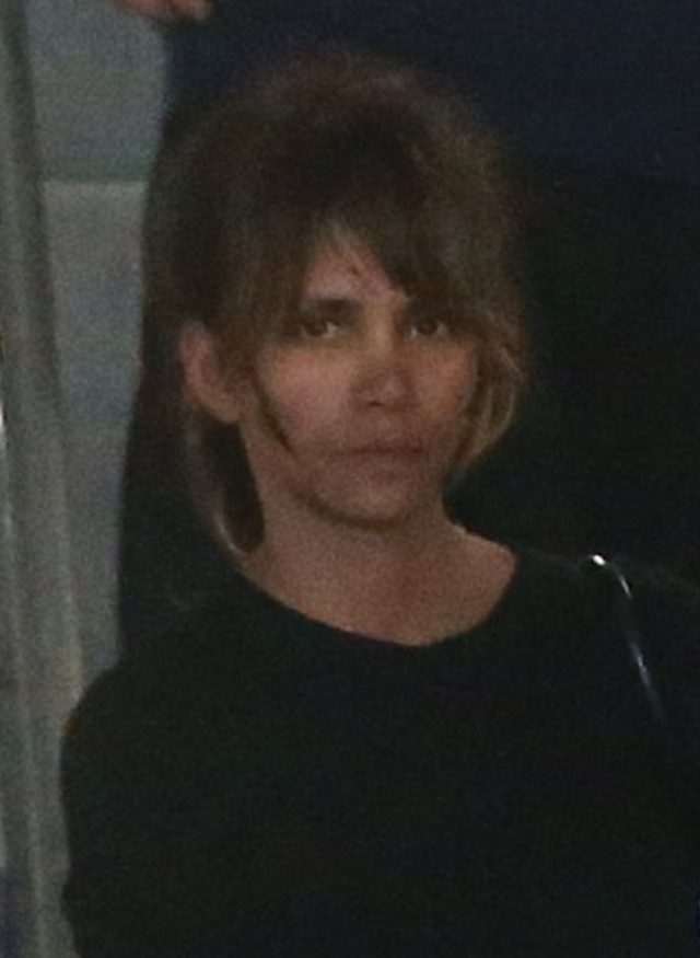 Japonki, dresy i marna fryzura. Halle Berry NIE DO POZNANIA