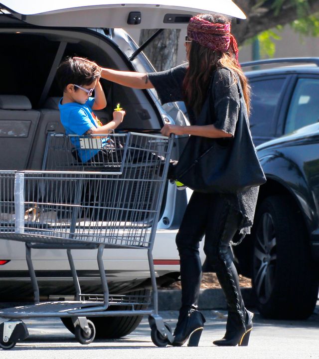 Na tych zdjęciach wygląda jak siostra Jacka Sparrowa 