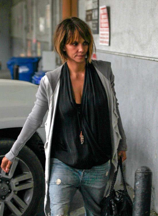 Jej były kwitnie, ona więdnie: Halle Berry gaśnie w oczach