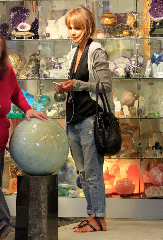 Jej były kwitnie, ona więdnie: Halle Berry gaśnie w oczach