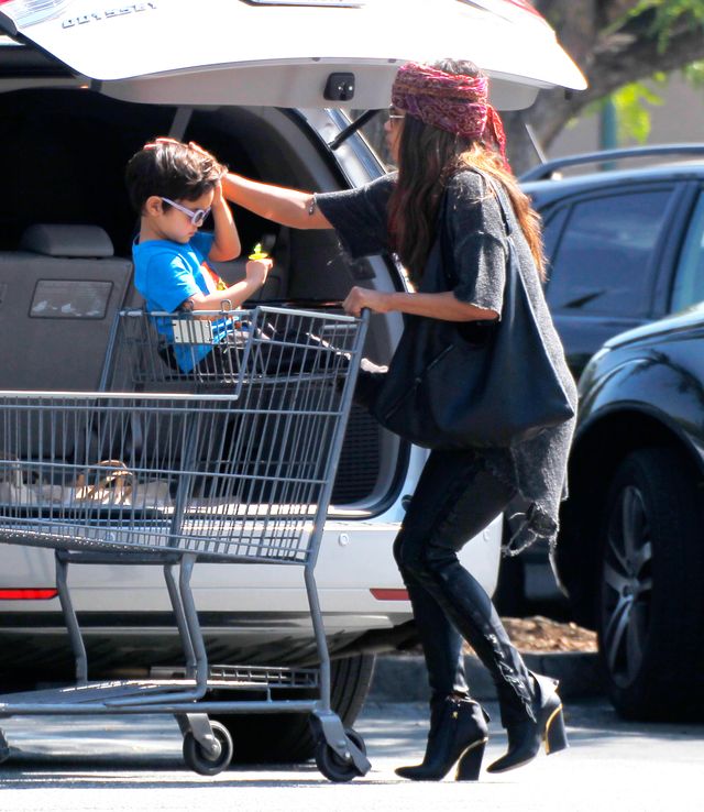 Na tych zdjęciach wygląda jak siostra Jacka Sparrowa 