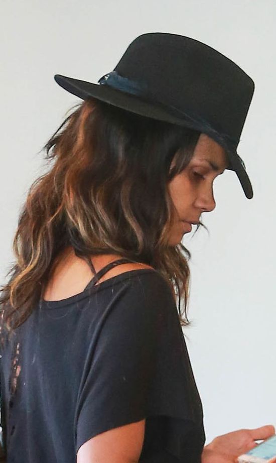 Zmęczona Halle Berry bez makijażu (FOTO) Zmęczona Halle Berry bez makijażu (FOTO)