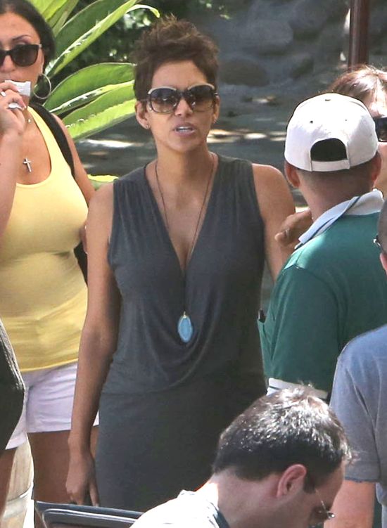 Ciężarna Halle Berry promienieje (FOTO)