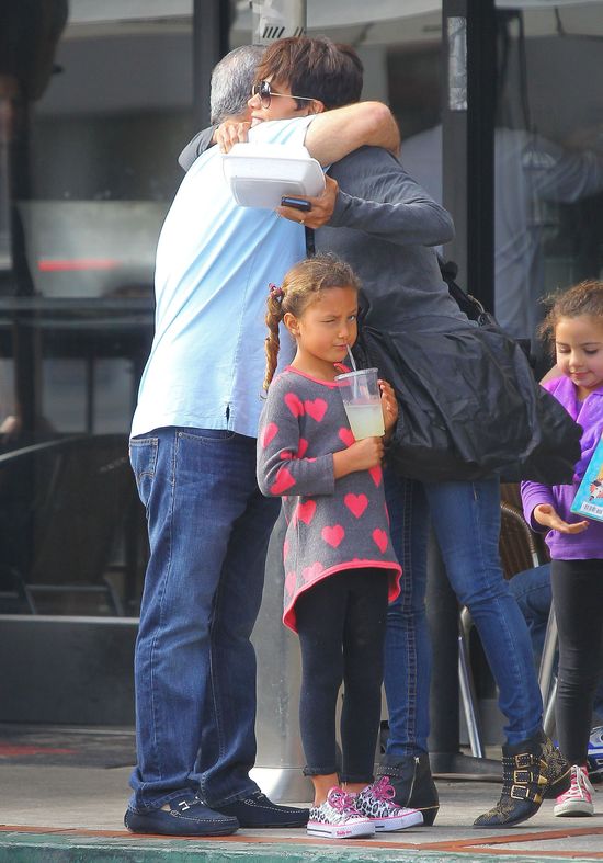 Halle Berry relaksuje się z córeczką (FOTO)