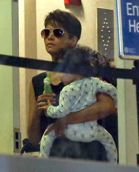 Paparazzi sfotografowali synka Halle Berry! (FOTO)