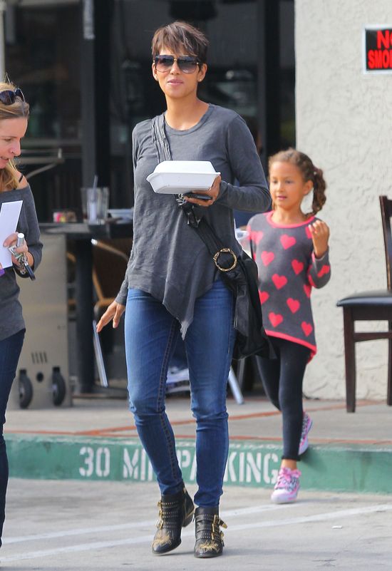 Halle Berry radzi, jak schudnąć po ciąży Halle Berry radzi, jak schudnąć po ciąży