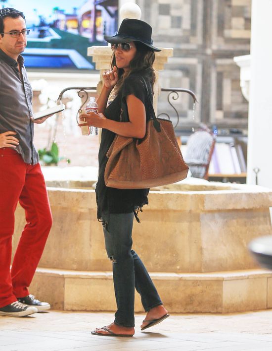 Zmęczona Halle Berry bez makijażu (FOTO) Zmęczona Halle Berry bez makijażu (FOTO)