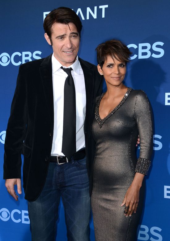Halle Berry nie wstydzi się odstającego brzuszka (FOTO)