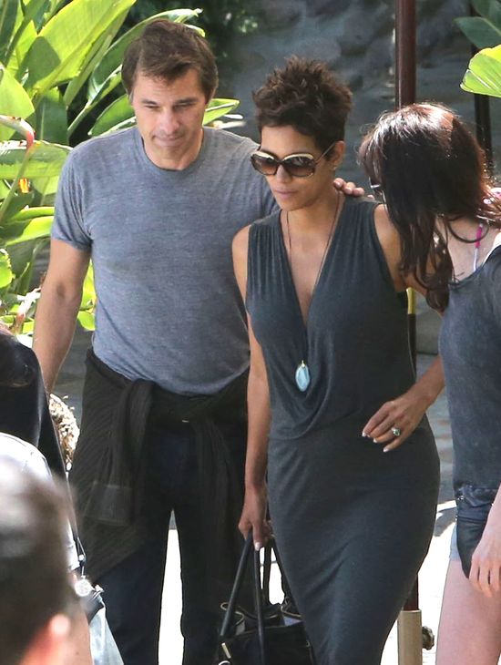 Ciężarna Halle Berry promienieje (FOTO)