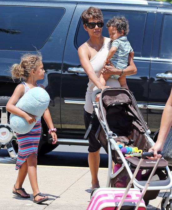 Paparazzi wreszcie sfotografowali synka Halle Berry (FOTO)