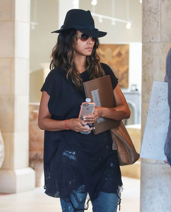 Zmęczona Halle Berry bez makijażu (FOTO) Zmęczona Halle Berry bez makijażu (FOTO)