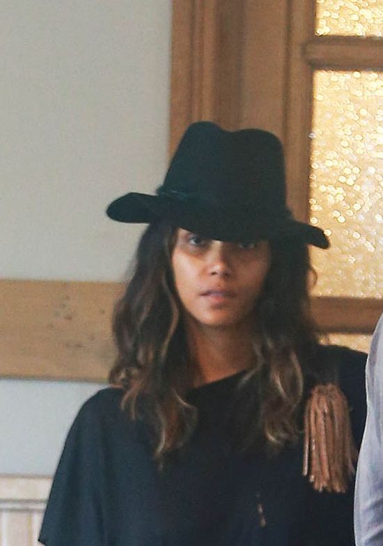 Zmęczona Halle Berry bez makijażu (FOTO) Zmęczona Halle Berry bez makijażu (FOTO)
