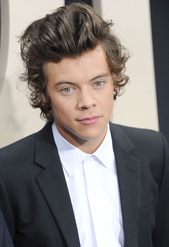 Harry Styles pocałuje Carę Delevingne? (FOTO)