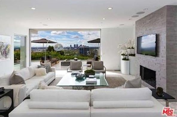 Po co Harry'emu Stylesowi tyle łazienek? (FOTO)