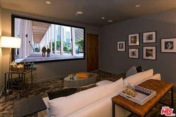 Po co Harry'emu Stylesowi tyle łazienek? (FOTO)