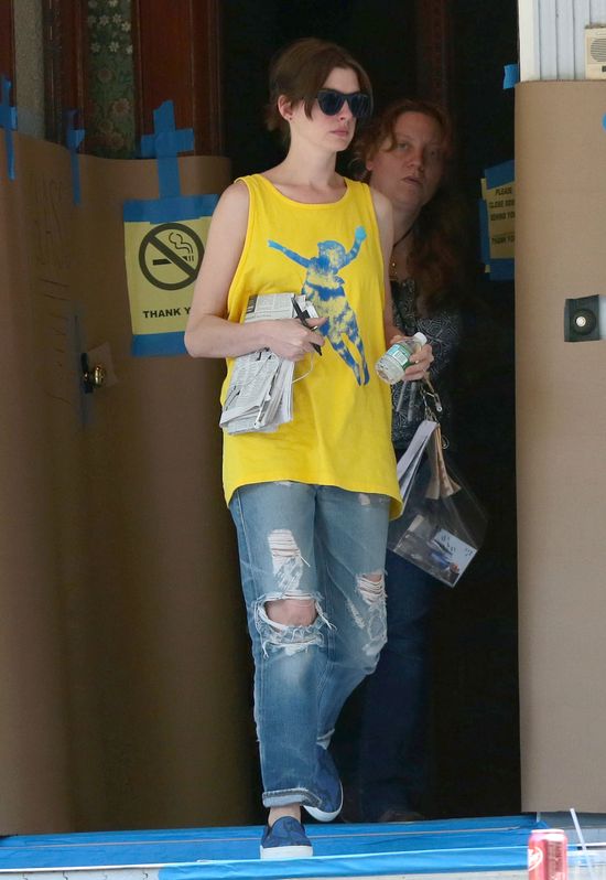 Anne Hathaway dawno nie wyglądała tak kiepsko (FOTO)