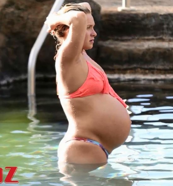 Hayden Pannettiere pozuje w bikini w 8 miesiącu ciąży Hayden Pannettiere pozuje w bikini w 8 miesiącu ciąży