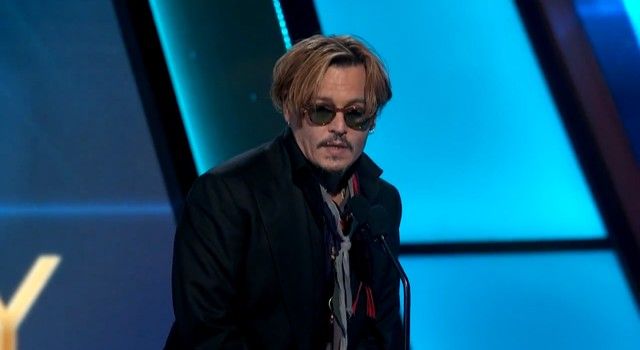 Amber Heard zerwie zaręczyny przez wybryk pijanego Deppa?