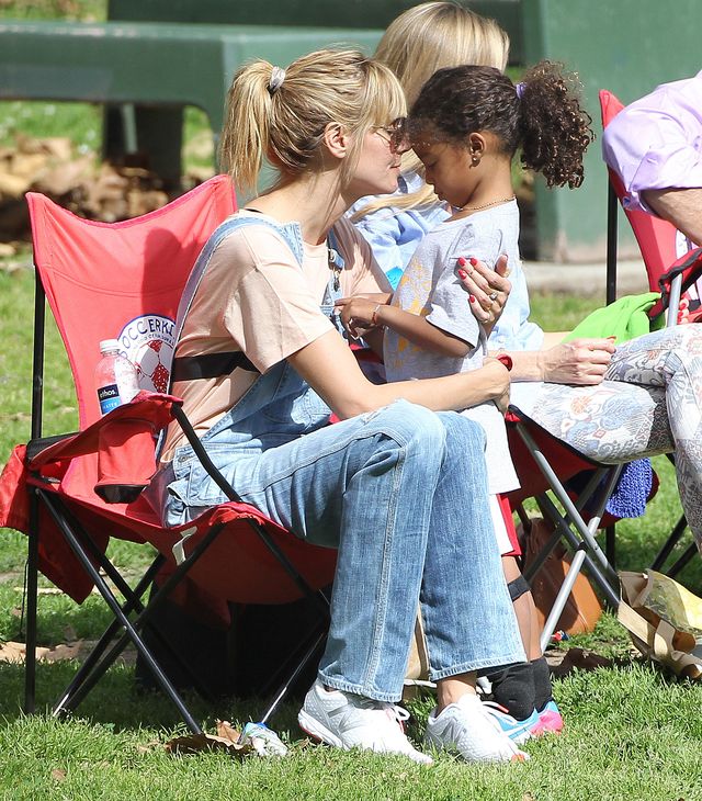 Heidi Klum całuje się na dyskotece z 27-latkiem