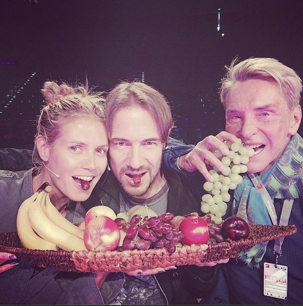 Heidi Klum w studiu tv bez makijażu i w japonkach (FOTO)