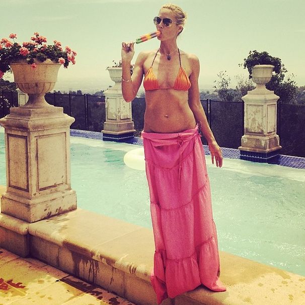 Ma 41 lat, jest mamą czworga dzieci i zajada pizzę (FOTO)