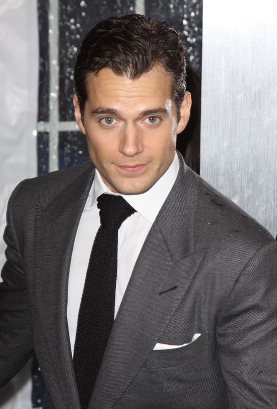 Henry Cavill to kobieciarz?
