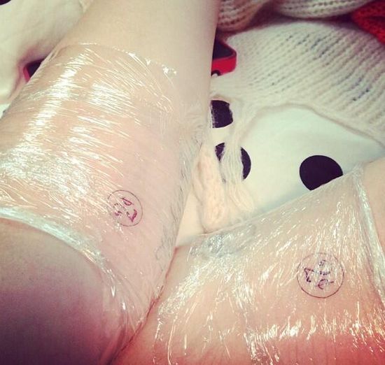 Która gwiazda zafundowała sobie dwa nowe tatuaże? Która gwiazda zafundowała sobie dwa nowe tatuaże?