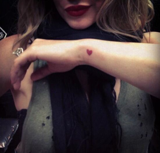 Która gwiazda zafundowała sobie dwa nowe tatuaże?