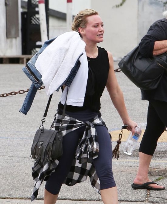 Spocona Hilary Duff przyłapana bez makijażu (FOTO)