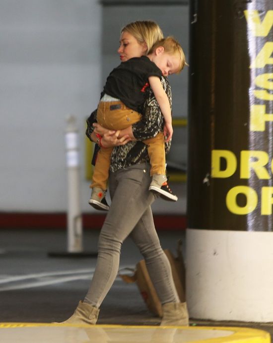 Wybieranie zabawek bardzo go zmęczyło (FOTO)