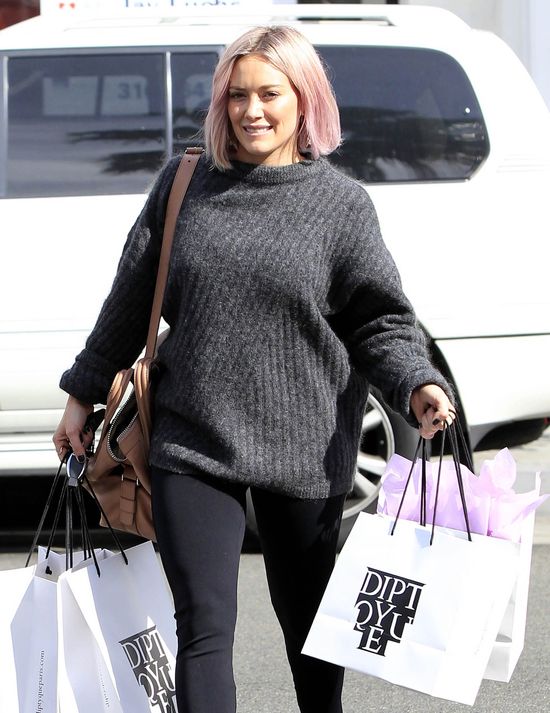 Hilary Duff ścięła i przefarbowała włosy (FOTO)