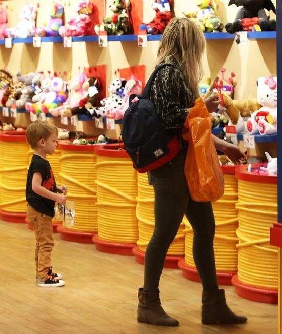 Wybieranie zabawek bardzo go zmęczyło (FOTO) Wybieranie zabawek bardzo go zmęczyło (FOTO)