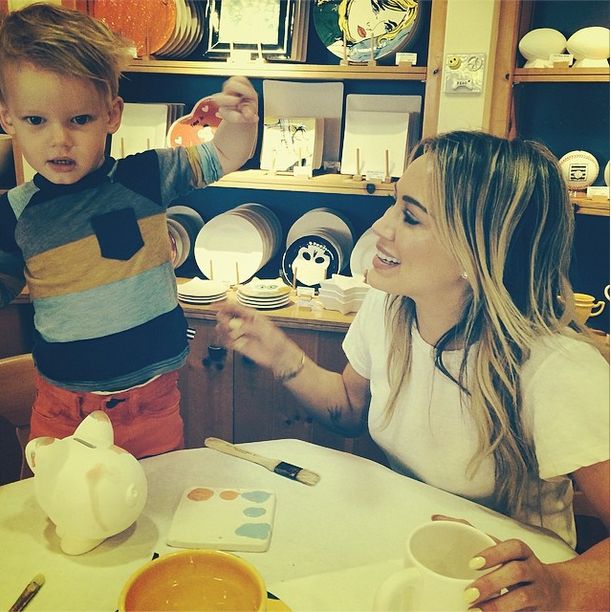 Hilary Duff zmieniła kolor włosów (FOTO) Hilary Duff zmieniła kolor włosów (FOTO)