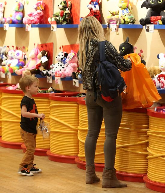 Wybieranie zabawek bardzo go zmęczyło (FOTO) Wybieranie zabawek bardzo go zmęczyło (FOTO)