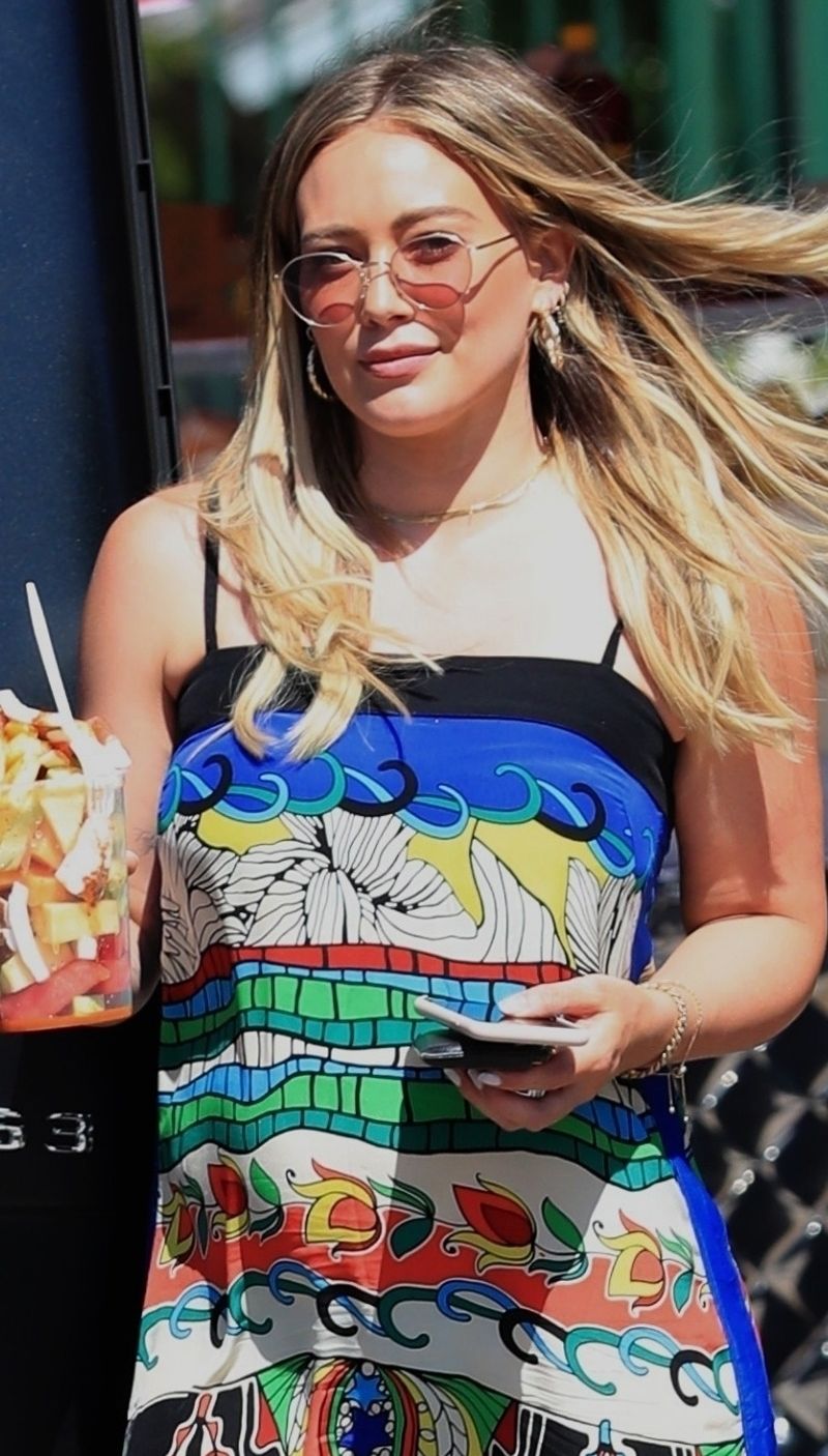 U tej gwiazdy Disneya widać już CIĄŻOWE krągłości (ZDJĘCIA)