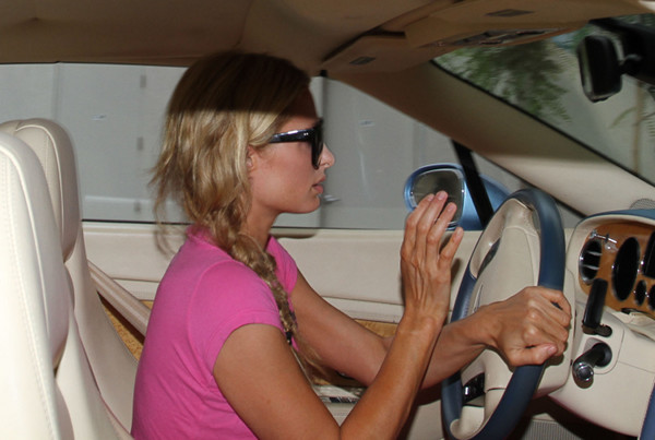 Paris Hilton zarobiła mandat (FOTO)