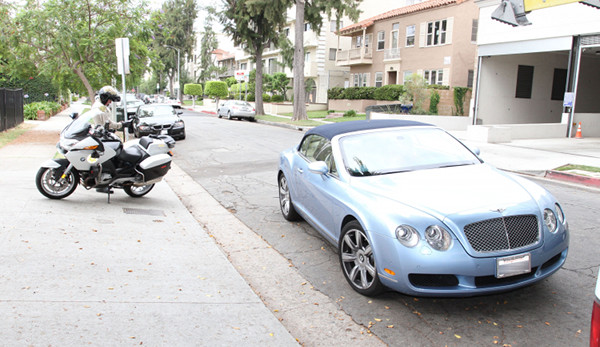 Paris Hilton zarobiła mandat (FOTO)