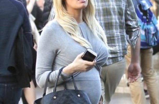 Holly Madison pokazuje ciążowy brzuszek (FOTO)
