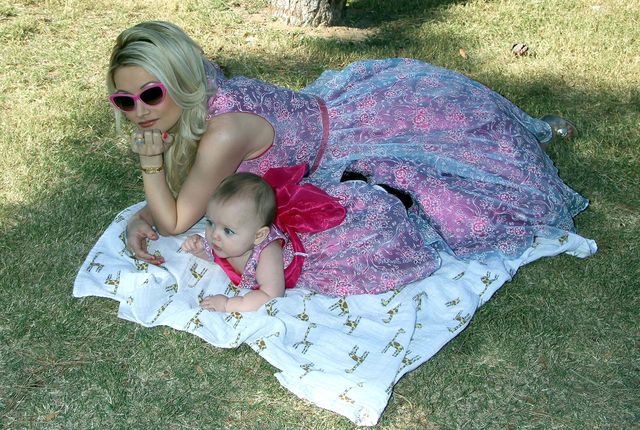 Holly Madison na tę imprezę zabrała córeczkę (FOTO)