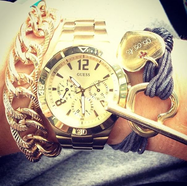 Kto się chwali markowym zegarkiem i biżuterią? (FOTO)