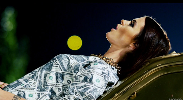 Honey walczy z bezsennością w nowym teledysku (VIDEO)